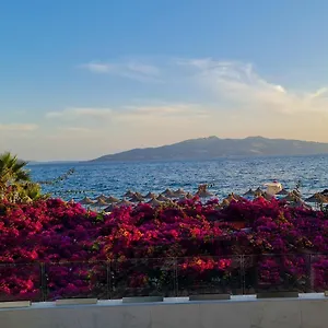 Villa 4 On The Bay