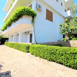 Apartment Garden Eva